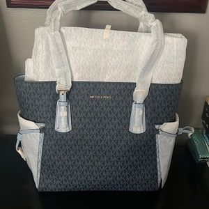 MK VOYAGER TOTE NEW UNUSED